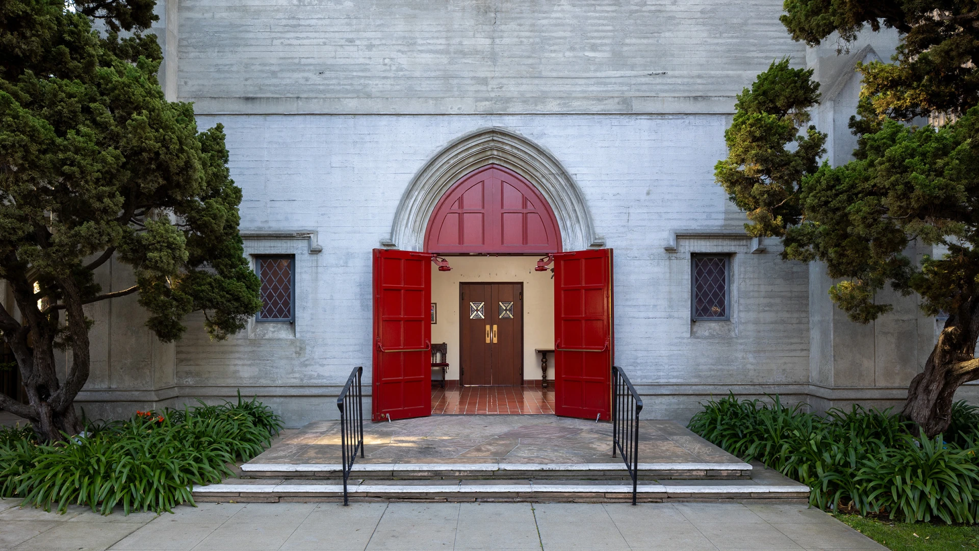 Wilshire doors open